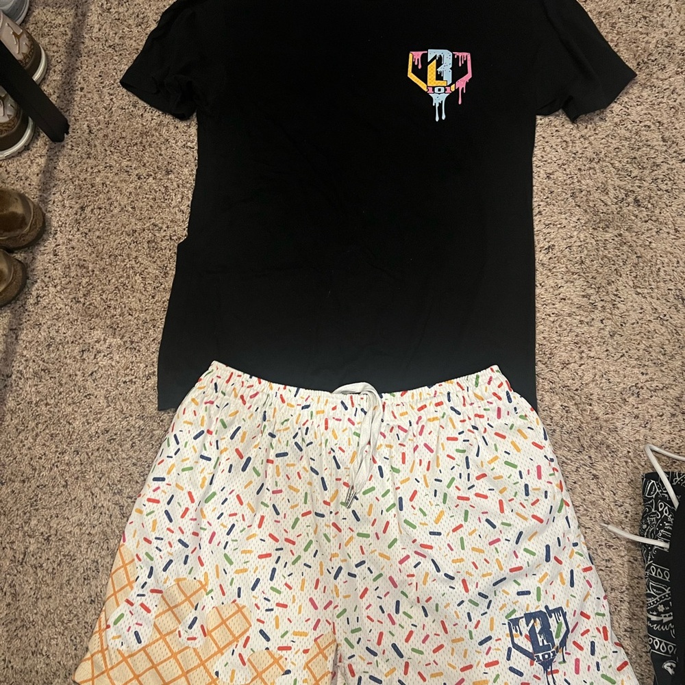 Men’s small top and bottoms